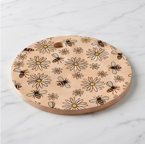 Planche à découper ronde luxueuse avec motif abeilles et marguerites, trou de suspension - Product Image 3