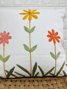Housse de coussin carrée en lin brodée de fleurs nordiques, faite à la main - Product Image 4