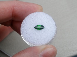 Piedra Preciosa Natural Facetada de Diópsido Verde Cromado de 8x4 mm, Corte Marquesa - Product Image 2