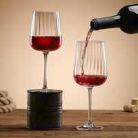 Set Gelas Anggur Merah Bulat Bergaris Vintage Modern Grosir, Gelas Kristal Tiup Tangan untuk Minum Sampanye