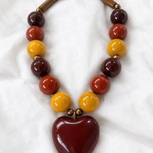 Collar con Colgante de Resina Colorido, Joyería Artística Hecha a Mano, Collar de Mariposa de Resina, Regalo para Amantes de la Naturaleza, Collar de Resina Hecho a Mano - Product Image 1