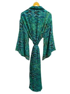 Kimono de seda Bridel con patchwork, túnica larga para cubrir el bikini, ropa de noche, hecho a mano, estilo vintage indio, kimono de sari de seda reciclada. - Product Image 4