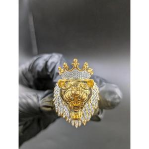 Anillo de boda de moissanita para hombre, de plata 925 chapado en oro de 14K, con diseño de león coronado, estilo hip hop, con diamantes talla redonda. - Product Image 1