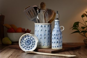 Pot de rangement pour ustensiles en céramique émaillée, finition artisanale, motif lisse, durable, résistant à la chaleur, pour comptoir de cuisine - Product Image 4