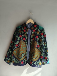Chaqueta de Terciopelo Bordada a Mano con Estampado Floral, Cuello con Botones, Manga Larga, Transpirable, Chaqueta de Otoño para Mujer, REGALO para ELLA - Product Image 1
