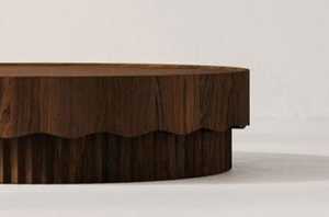 Soporte de madera estilo rústico con diseño ondulado para exhibir postres, ideal para panaderías, cafeterías, centros de mesa de bodas y decoración. - Product Image 2