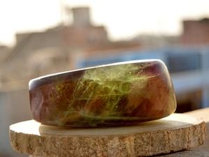 หินลาบราดอไรต์สีเขียวธรรมชาติทำมือ หินคริสตัลสำหรับทำสมาธิ แกะสลักเรซิ่นแบบตั้งได้เอง รูปทรงอิสระ ขัดเงา หินมงคลแห่งความรัก - Product Image 3