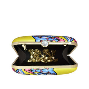 Pochette élégante pour femme avec motif graphique pop art, sac de soirée tendance et contemporain pour toutes les occasions - Product Image 3