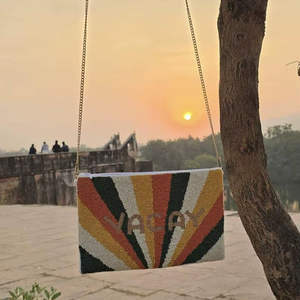 Sac coloré indien fait main perlé, artisanat ethnique de luxe, poignée baguette en perles de verre, accessoire de mode durable et tendance en cristal - Product Image 2