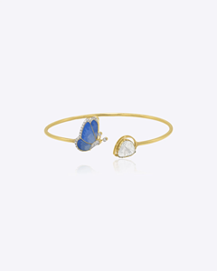 Brazalete Danta Gems Golden Flutter, Elegante Brazalete de Diseño Inspirado en Mariposas, Accesorio de Joyería de Moda Ajustable y Estiloso - Product Image 1