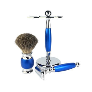 Ensemble de rasage haut de gamme Fine House avec lames à double tranchant, rasoir en poils de blaireau, manche en métal et brosse à raser - Product Image 5