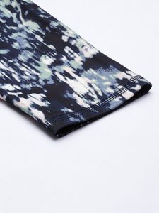 Leggings de yoga sans couture pour femmes, imprimés numériquement sur mesure, taille haute, avec motif forestier, élastique à la taille - Product Image 2