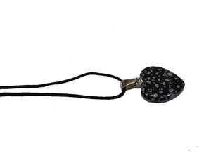 Pendentif Collier Tendance en Obsidienne Flocon de Neige Gravée en Forme de Petit Cœur, Idéal pour la Fête des Mères et Cadeau d'Affaires du Gujarat - Product Image 3