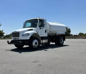 Venta al por mayor de camiones cisterna Freightliner usados de 2015 y 2016, modelo M2, con tanque de acero nuevo de 2300 galones. Envío rápido. - Product Image 1