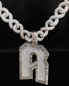 Joyería Fina Personalizada con Letra, Nombre, Número o Logotipo, Estilo Rapper Bling Iced Out, Colgante Redondo de Moissanita y Diamantes, Joyería Hip Hop - Product Image 1