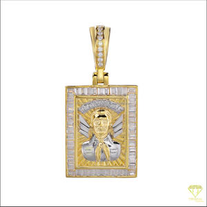 Pendentif de haute qualité pour les fans de la musique, avec un design de pierres brillantes et une finition luxueuse style hip-hop - Product Image 3
