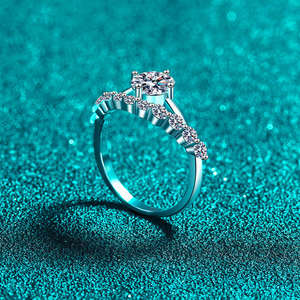 Anillo de compromiso geométrico de moissanita de 1 quilate con corte brillante, plata de ley 925, personalizado, moderno, regalo de aniversario de bodas para mujer - Product Image 5