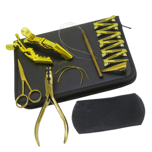 Kit professionnel d'outils de pose de micro-anneaux pour extensions capillaires en acier inoxydable, comprenant des pinces de pose et de retrait de micro-anneaux, et des ciseaux de coupe. - Product Image 5