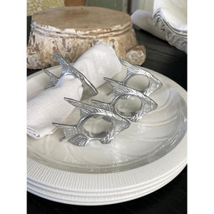 Lot de 4 Anneaux de Serviette Décoratifs en Forme de Poisson Argenté – Supports de Serviettes Personnalisés pour Table à Manger – Coffrets Cadeaux - Product Image 1