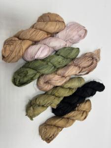 Hilo de Chenilla de Seda Sari Reciclada Teñida de Primera Calidad, Cinta Textil Hecha a Mano para Tejido, Crochet y Manualidades, Venta al Por Mayor - Product Image 2