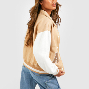 Chaqueta Varsity para Mujer SPORTEX WEARS, Color Beige con Mangas Blancas y Letras Bordadas, Corte Regular, Cuello Camisero, para Otoño - Product Image 1