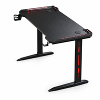 Bureau d'ordinateur de jeu RGB avec structure en acier à texture carbone pour configuration de bureau à domicile et e-sport