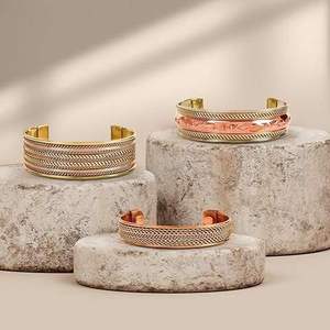 Brazalete Unisex de Cobre Sólido con Diseño de Estrella Vintage, Joyería Hecha a Mano de Primera Calidad, Brazalete de Moda Unisex - Product Image 1