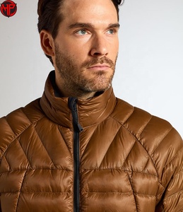 Doudoune marron matelassée pour homme, imperméable et coupe-vent, avec col montant et fermeture éclair, idéale pour les voyages en extérieur, style décontracté uni - Product Image 3