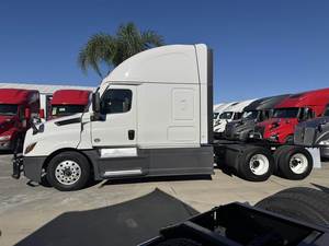 Tracteur routier diesel poids lourd 6x4 avec cabine couchette pour le transport sur autoroute et longue distance - Product Image 3