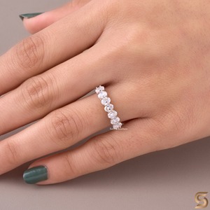 Anillo de Boda Ovalado de Moissanita, Anillo de Media Eternidad, Anillo de Moissanita con 7 Piedras, Anillo de Boda Minimalista, Anillo de Aniversario - Product Image 1