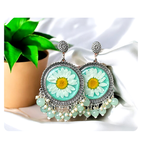 Pendientes Jhumka de Resina Epoxi con Flores Secas, Metal Plateado, Hechos a Mano, Estilo Boho Floral, Regalo de Aniversario para Mujer - Product Image 3