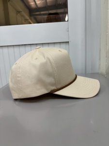 Gorra de Béisbol Estructurada de 5 Paneles para Adultos con Visera Precurvada y Logotipo Ajustable, con Cuerda, Fabricada en Vietnam, Deportiva y Moderna - Product Image 5