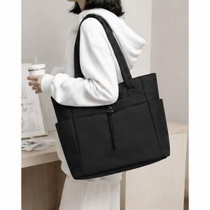 Bolsas de Gimnasio de PU Tejido Premium, Logotipo Personalizado en Relieve, Bolsa de Viaje Impermeable de Lujo, Bolsa Deportiva de Gran Capacidad - Product Image 2