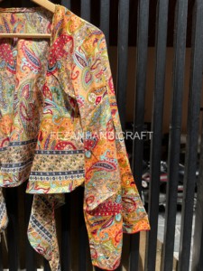 Blusa corta de seda al por mayor, hecha a mano, estilo kimono con cuello en V y lazo, ajuste holgado para primavera/verano - Product Image 4