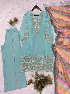 Pour cette saison des mariages, portez notre magnifique ensemble haut brodé de sequins, pantalon palazzo et dupatta – réversible, infroissable et extensible. - Product Image 5