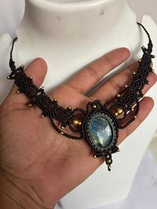 Collier en macramé noir fait main, pierre de labradorite bleue avec perles dorées, bijoux en cristal bohème gothique - Product Image 3