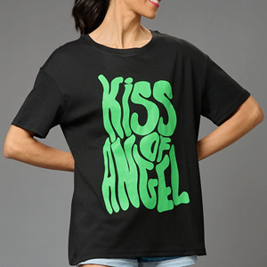 Camiseta Negra de Manga Corta con Cuello Redondo para Mujer Kiss Angel, Estampado de Letras Verdes, Corte Regular Informal, Algodón Jersey Ecológico - Product Image 6