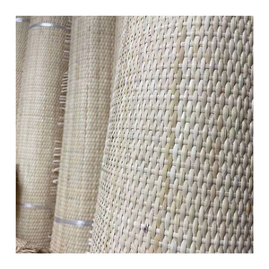 Rouleau de rotin naturel du Vietnam pour meubles, écrans décoratifs, inserts d'armoires et services de production OEM - Product Image 1