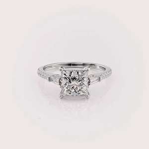 Bague solitaire en diamant de laboratoire taille princesse, or jaune/rose et blanc 18 carats, pavé, sertissage cathédrale - Product Image 5