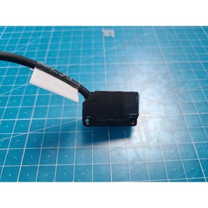 Sensor Fotoeléctrico Azbil HP100-E1 Usado Como Parte de Equipos Semiconductores Legados - Product Image 5