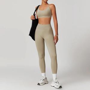Ensemble de leggings de compression et soutien-gorge de sport pour femmes, sans couture, taille haute, pour la gym et l'entraînement, extensible dans quatre directions, logo personnalisé - Product Image 3