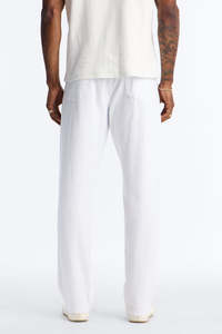 กางเกงยีนส์ผู้ชายสีขาวแฟชั่นใหม่ปี 2026 สไตล์ไฮสตรีทสุดฮิต ทรงหลวมแบบแบ็กกี้ มีกระเป๋าข้าง กางเกงเดนิมลำลองสำหรับผู้ชาย - Product Image 2