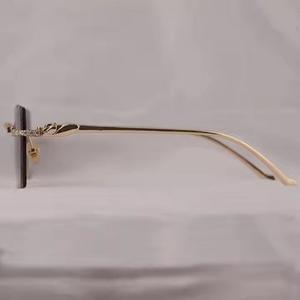 Lunettes de soleil de luxe unisexes de créateur, multicolores, ornées de diamants Moissanite, idéales pour un usage quotidien - Product Image 4