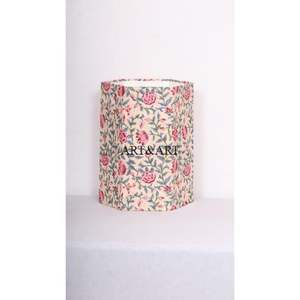 Corbeille à déchets décorative 5L imprimée à la main avec couvercle en carton pour hôtels, cadeau de pendaison de crémaillère, poubelle pour usage domestique - Product Image 1