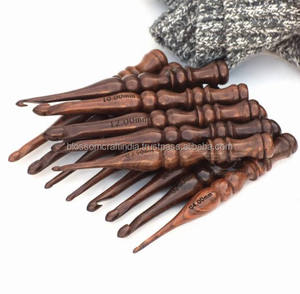 Ganchillo de madera ecológico para tejer, herramienta artesanal para tejer con hilo, agarre suave y cómodo - Product Image 1