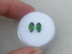 Par de Piedras Preciosas de Diópsido Verde Cromado AAA, Corte Marquesa (8x4 mm) - Product Image 2