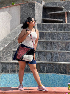 กระเป๋าข้างหนังลายนูนสำหรับผู้หญิงทำจากหนังวินเทจ - Product Image 2