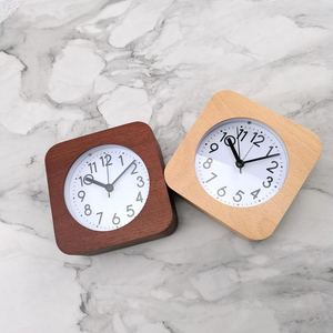 Horloge murale carrée en bois Huayang Nordic, faite à la main en hêtre naturel, avec veilleuse douce, silencieuse et sans tic-tac, réveil de chevet - Product Image 4
