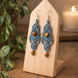 Pendientes colgantes de macramé hechos a mano con ojo de tigre, cordón azul, piedra preciosa natural, joyería artesanal bohemia - Product Image 1