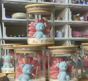 ชุดของขวัญเทียนคริสต์มาสลายดอกไม้สีชมพูรูปหมีเท็ดดี้สีน้ำเงินแบบทำมือ |   เทียนหอมกลิ่นวานิลลาทำมือจากถั่วเหลือง ไร้ควัน ติดทนนาน - Product Image 4